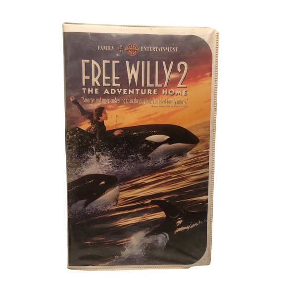 Free Willy 2 The Adventure Home 1995 Clamshell The Ideal Family Movie VHS Tape - Picture 1 of 5